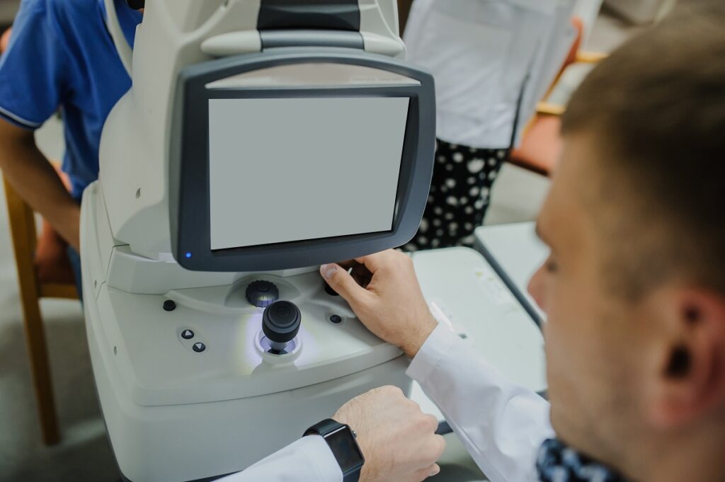Оптическая когерентная томография (ОКТ) – современная неинвазивная технология, используемая для обследования.
